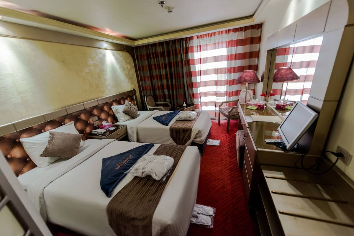 10 slaapkamers, donzen dekbedden, individueel gedecoreerd, gratis wifi
