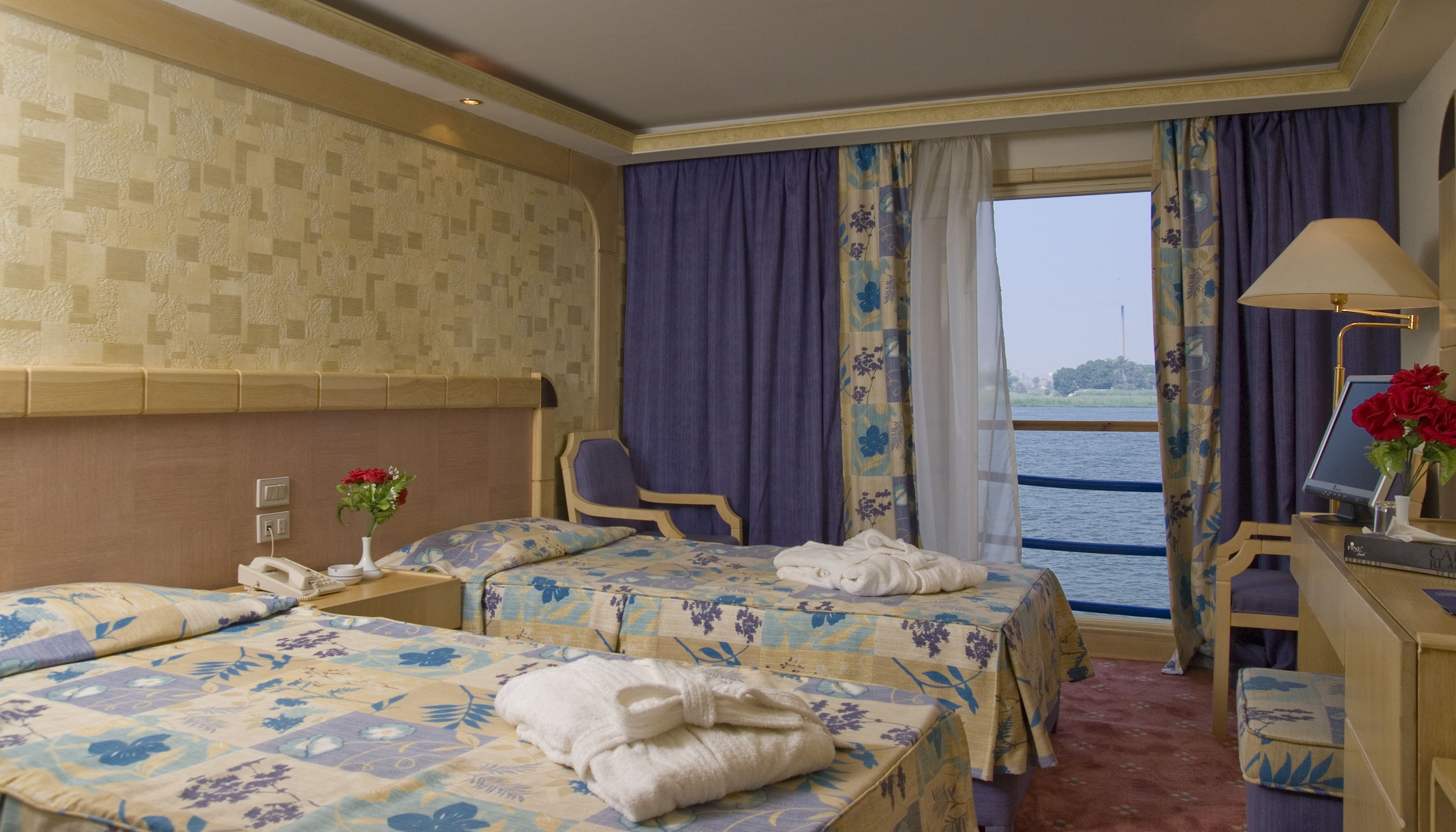 إطلالة على المياه