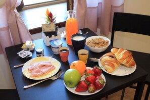 Free daily full breakfast  - B&B Allerìa (Pozzuoli)