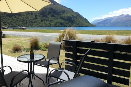Outdoor dining. Lakeview in Kingston