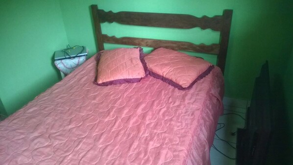 เตารีด/โต๊ะรีดผ้า, Wi-Fi ฟรี, ผ้าปูที่นอน