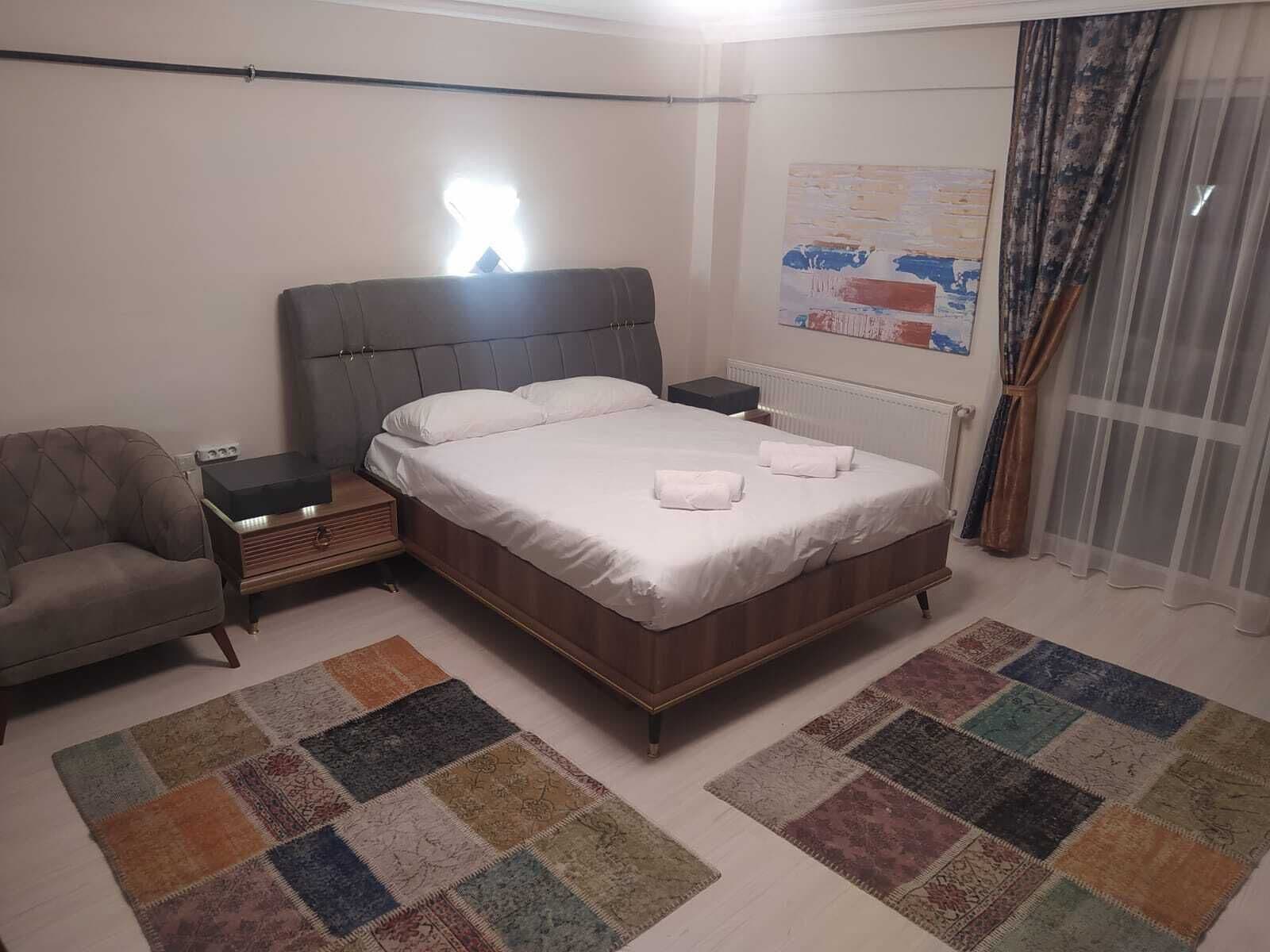 comfort double room, 1 queen bed, annex building | minibar, individually decorated, individually furnished, desk