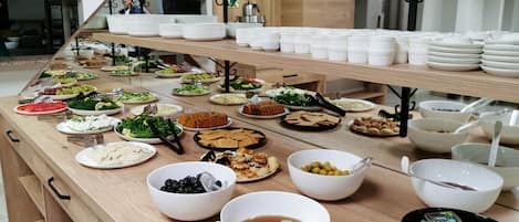 Free daily buffet breakfast