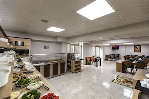 Free daily buffet breakfast