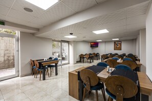 Petit déjeuner servi sur place