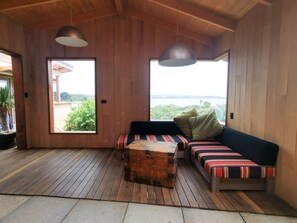 Smart TV, fireplace, DVD player