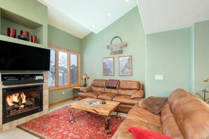 TV, fireplace - Beautiful 3 bedroom Condo close to Lift 7 (Telluride)