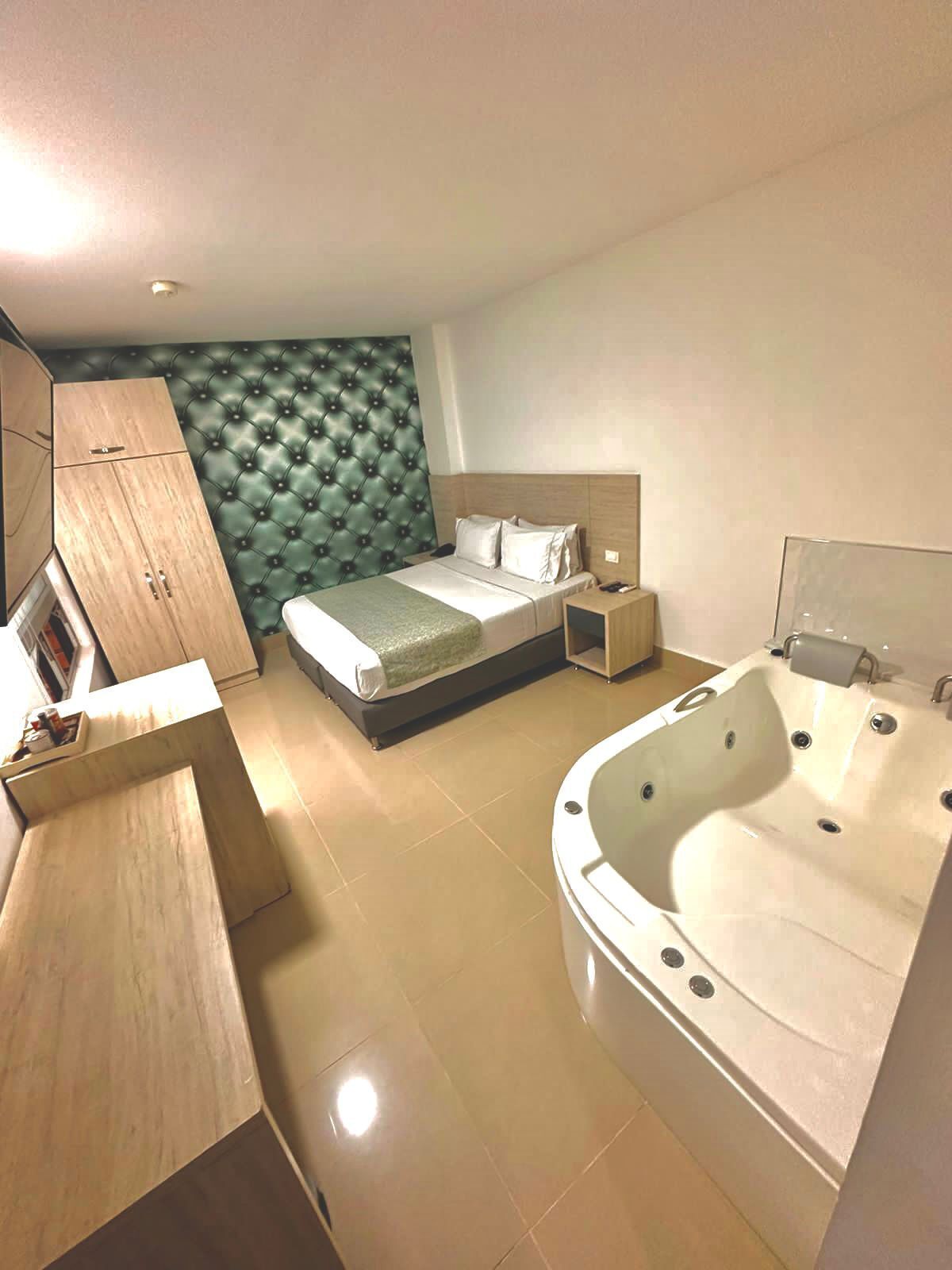 Photo - Hotel Lleras Express