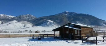 Dexter Peak cabin, elegantly rustic near YNP/Chico