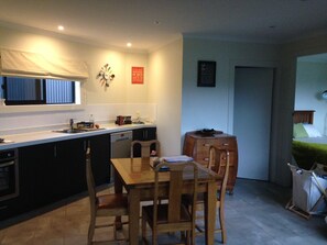 Dining - Modern bach located between the sea and bush in Orepuki (Riverton)