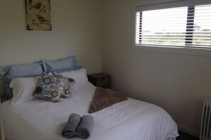 3 間睡房、熨斗/熨衫板、床單