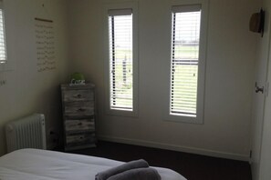 3 soverom, strykejern/-brett og sengetøy