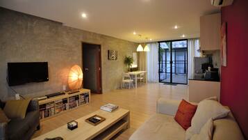 Smart TV, DVD player, video library, stereo