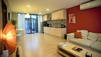 Smart TV, DVD player, video library, stereo