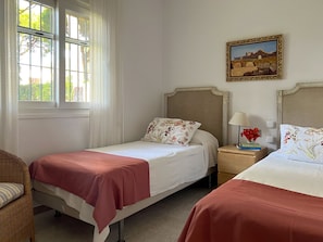 4 bedrooms, free WiFi, bed sheets