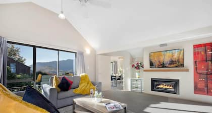 Erottuva Tyylikäs Mountain View Tilava Home