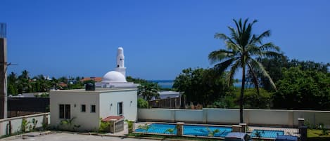 Kolam renang terbuka