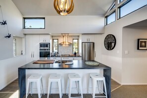 Kühlschrank, Mikrowelle, Ofen, Geschirrspüler