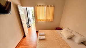 Standard Double Room | WiFi (free), bed sheets - Samanai Wasi Hostel  (Lima)