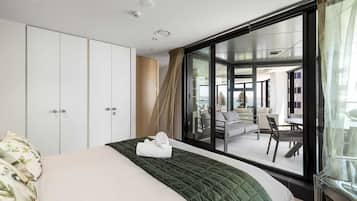 2 soverom, skrivebord, strykejern/-brett og wi-fi