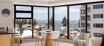 Luxury Ocean Views - Heated Pool, Main Beach & Gym