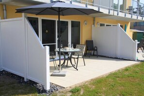 Outdoor dining - *Vacation apartment Uhlenweg 6/EG Scheidemann GM 69821 - *Holiday apartment Uhlenweg 6 EG (Graal-Müritz)