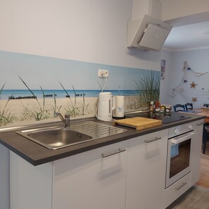 Fridge, microwave, oven, dishwasher - Vacation home at the edge of the forest Biendorf near Kühlungsborn - 2-room vacation home (70m², max. (Biendorf)