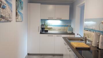 Kühlschrank, Mikrowelle, Ofen, Geschirrspüler