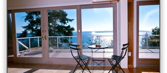 Water Front Spacious Home with a View - Vacation in Paradise!