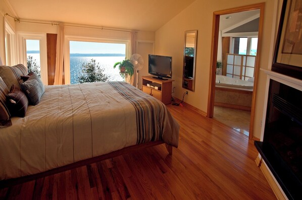 4 bedrooms, iron/ironing board, free WiFi, bed sheets - Water Front Spacious Home with a View - Vacation in Paradise! (Marysville)