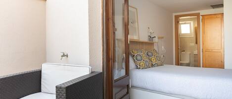 1 dormitorio, tabla de planchar con plancha, Internet y ropa de cama