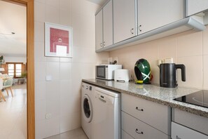 Frigorifero, microonde, forno, lavastoviglie
