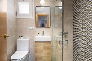 Haartrockner, Handtücher, Toilettenpapier