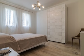 2 bedrooms, iron/ironing board, WiFi, bed sheets