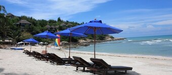 Spacious deluxe 6 bed room villa with pool in beach resort on Samrong Bay laguna