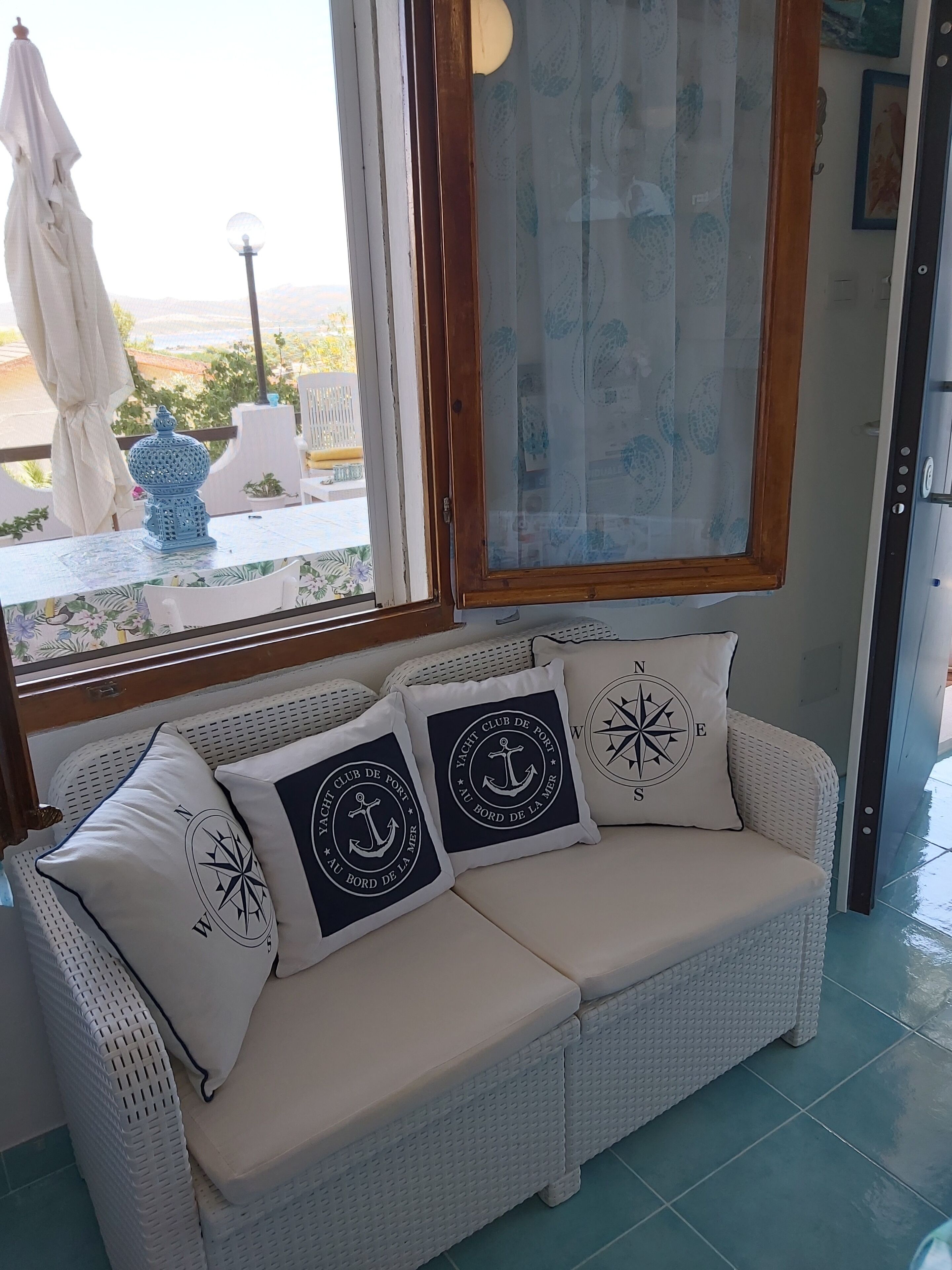 智能电视、壁炉、书