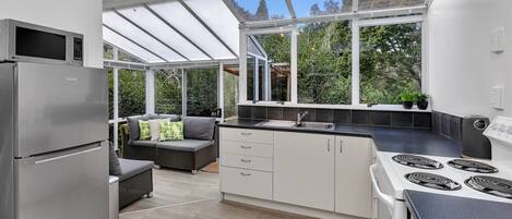 Refrigerador, microondas, horno, placa de cocina