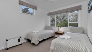 2 habitaciones, escritorio, tabla de planchar con plancha y wifi gratis