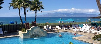 Tour 1 Exposition Sud. Beautiful Ocean, Lanai, koi étang et vue sur la cour