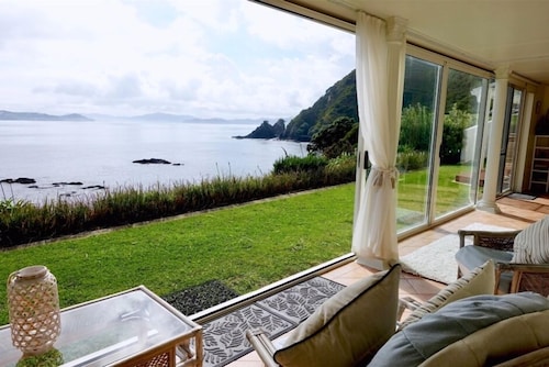 Absolute waterfront - with privacy and views