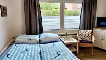 Iron/ironing board, travel cot, free WiFi, bed sheets