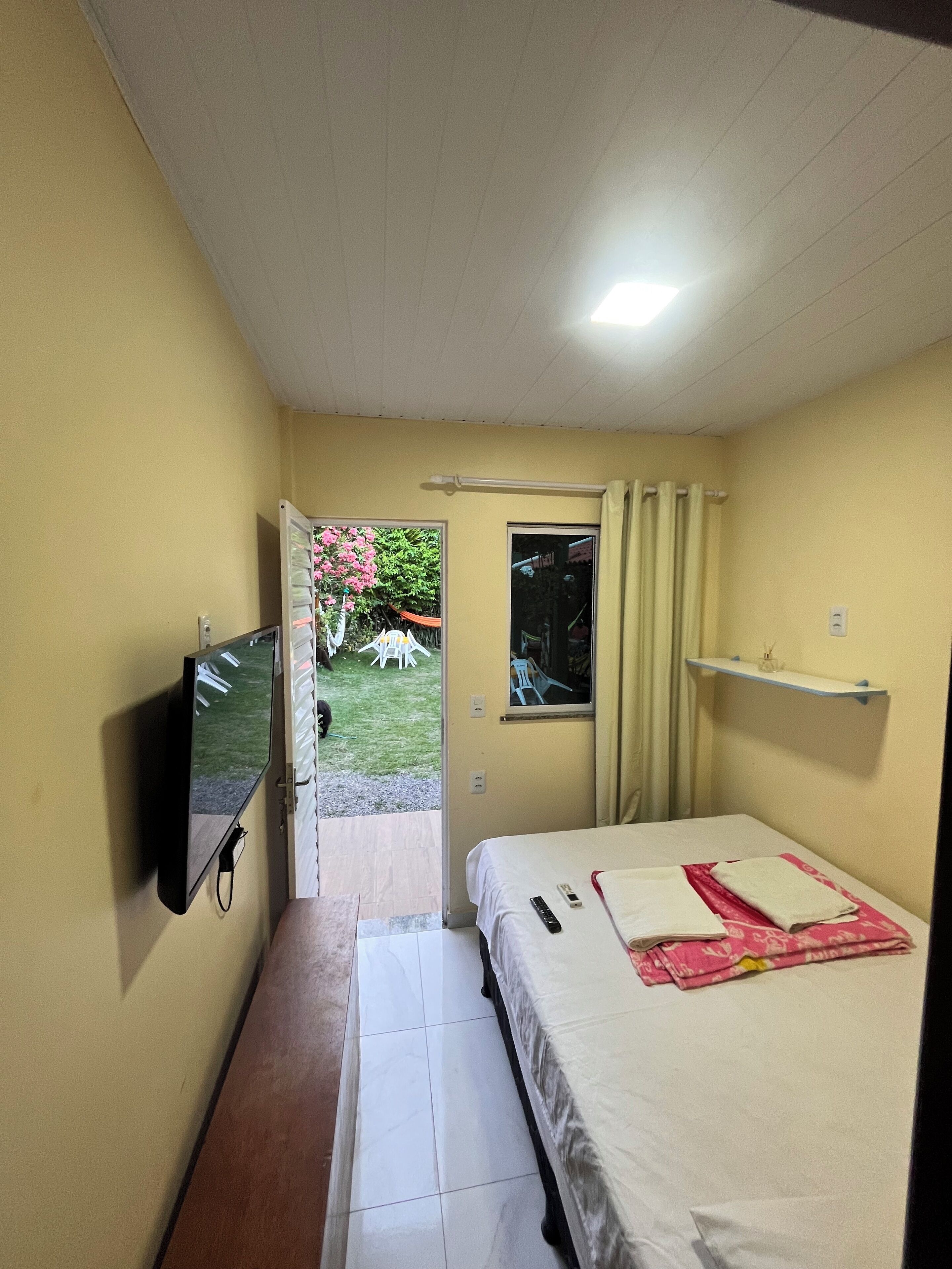 高档床上用品、遮光窗帘、免费 WiFi、床单