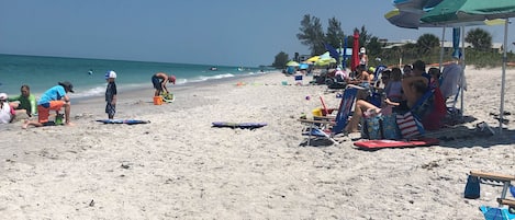 Liegestühle, Strandtücher