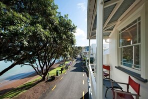 Property grounds - The Gables - Stunning Waterfront Apartment (Russell)