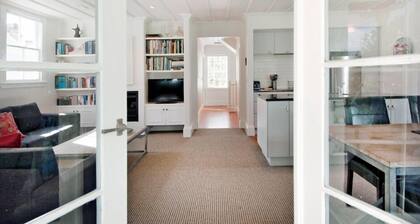 The Gables - Stunning Waterfront Apartment