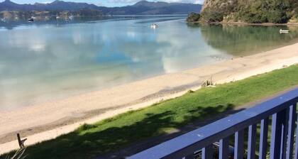 Beachfront Bliss Lower Apartment ~ Waterfront