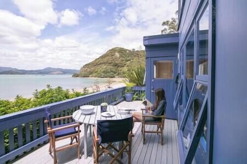 Beachfront Bliss Lower Apartment ~ Waterfront