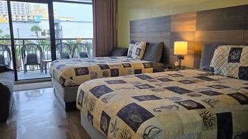 アイロン / アイロン台、WiFi (無料)、ベッドシーツ