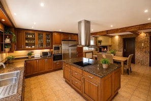 Refrigerador, microondas, horno y lavavajillas 
