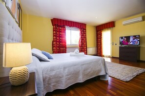 7 bedrooms, iron/ironing board, free WiFi, bed sheets - MAGNIFICA Villa Only Families (Cambrils)